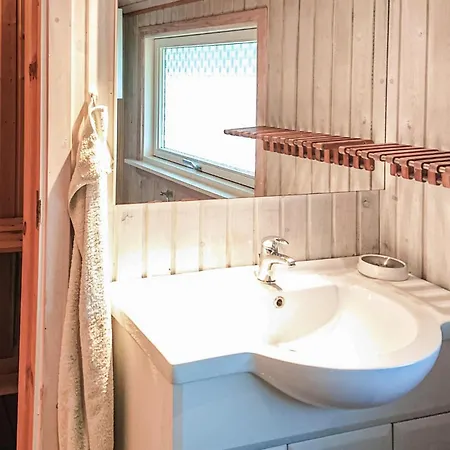 Cozy Home In Hvide Sande With Sauna بيت للعطل